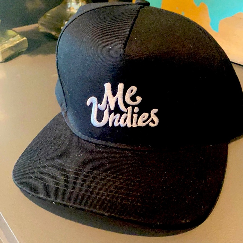 Men’s black/purple meundies hat